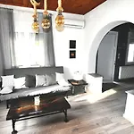 Casa Katina , In Lagana, Agrilia Area Feriehus *