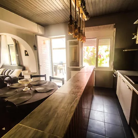 Дом отдыха Casa Katina , In Lagana, Agrilia Area